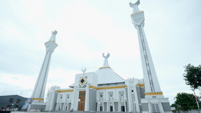 Masjid Agung Syekh Yusuf Gowa. (in)