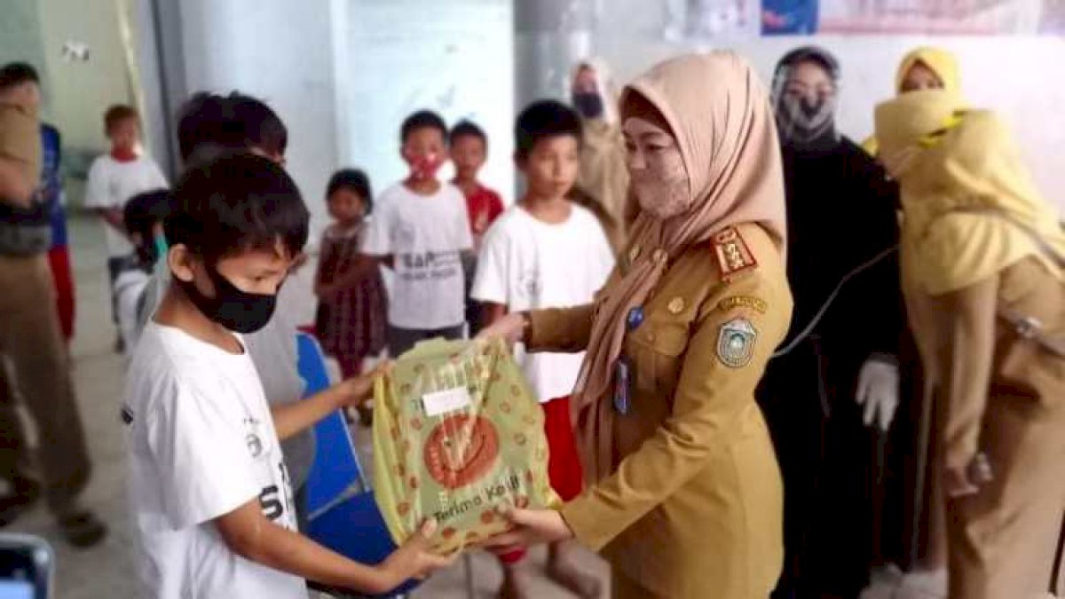 Direktur RSUD Parepare Edukasi Anak Pasar Bahaya Isap Lem