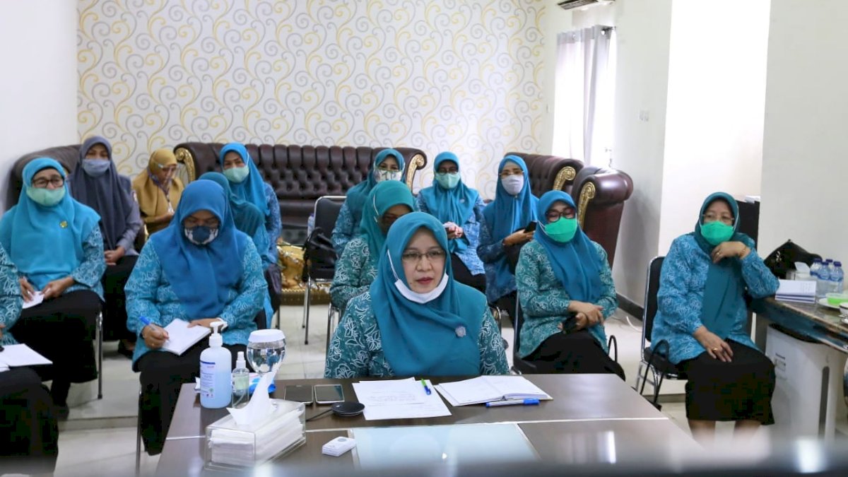 Rossy Timur Ajak Kader PKK Makassar Landaikan Kurva Covid-19