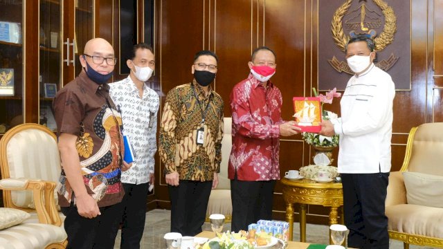 Dirut PT PN Ryan Wisnuadhy termui Gubernur Nurdin Abdullah. (ist)