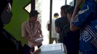 Gelar Aksi Sedekah Jumat, RAI Gowa Bagikan 131 Nasi Dus
