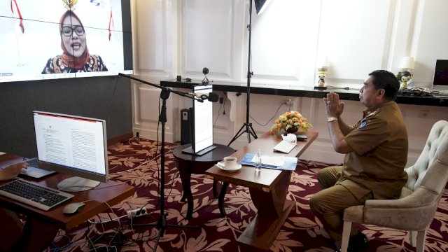 Sekprov Sulsel Abdul Hayat Gani ikuti webinar bertajuk adaptasi kebiasaan baru yang digelar Kementerian Kominfo. (ist)