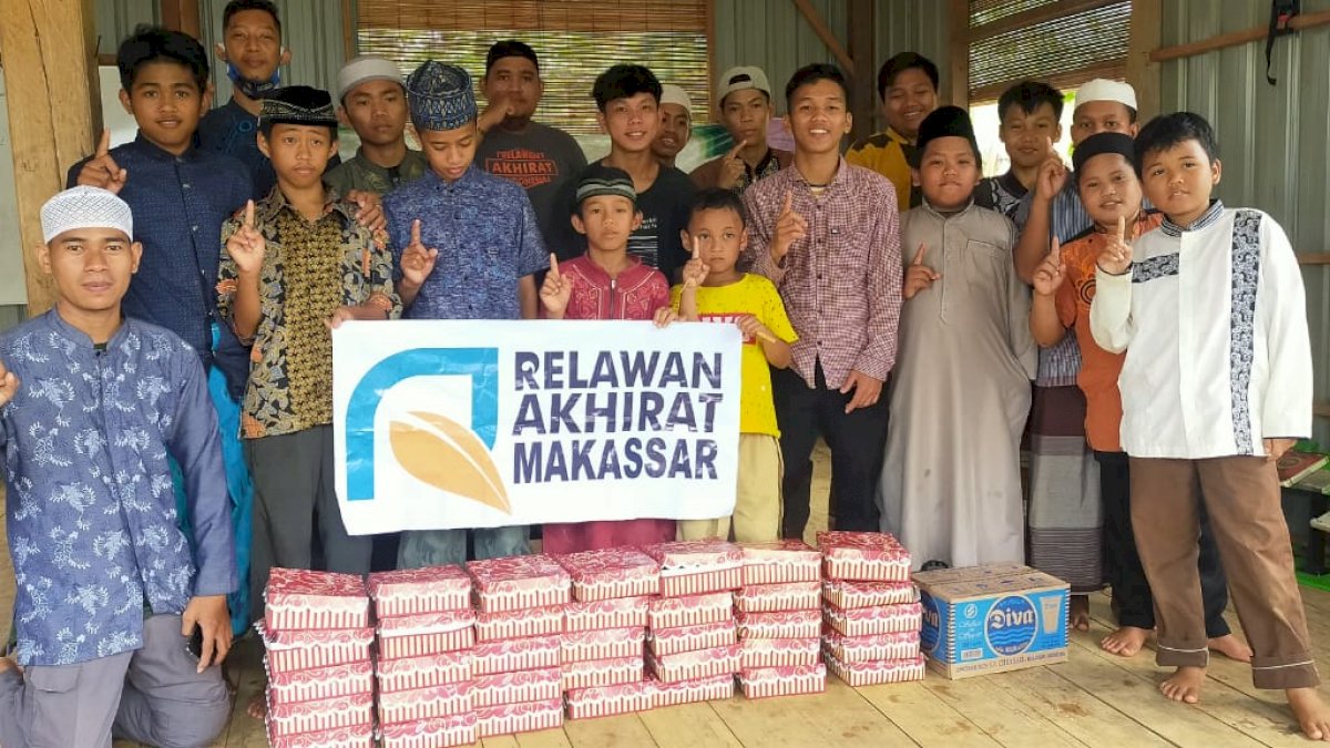 Jumat Berkah, RAI Makassar Berbagi Nasi Dus di Rumah Tahfidz
