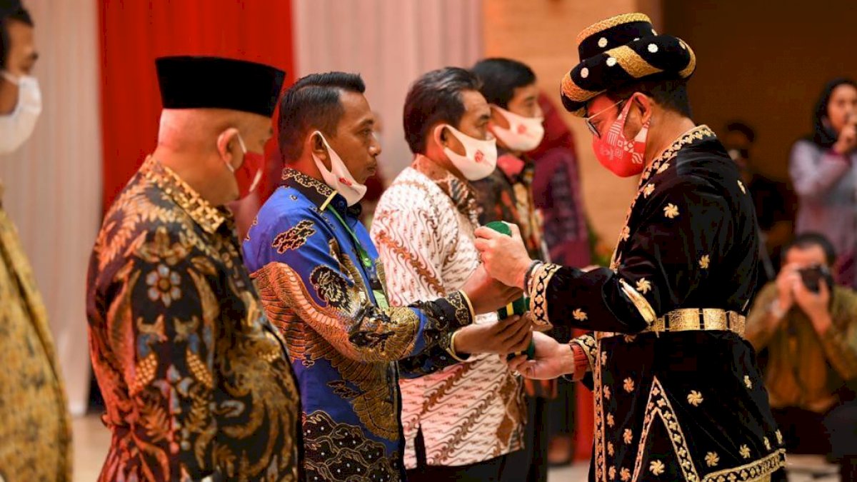 Sukses Budi Daya Porang, Syahar Diganjar Penghargaan Oleh Menteri Pertanian