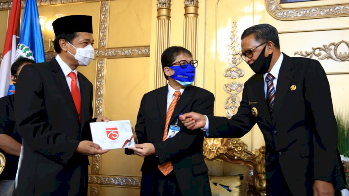Gubernur Sulsel dan Pj Walikota Makassar Dapat UPK 75 Dari BI