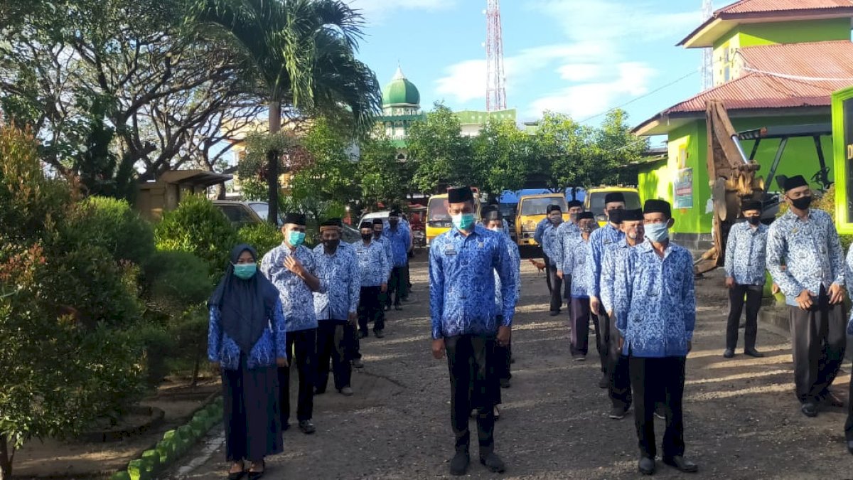 Upacara HUT Kemerdekaan di DLH Parepare dengan Protokol Kesehatan