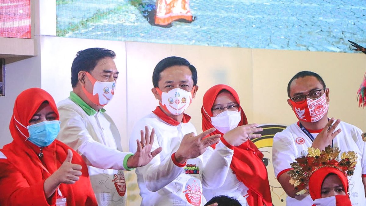 Pj Walikota Makassar Raih Penghargaan di Puncak Peringatan Hari Anak Nasional