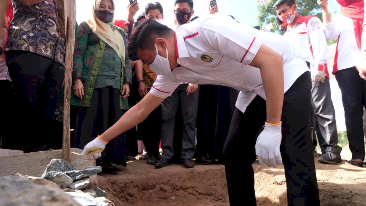 Adnan Lakukan Peletakan Batu Pertama Pembangunan PPTQ Jami’ul Qurra