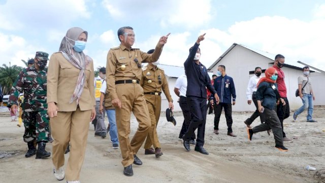 Gubernur Nurdin Abdullah meninjau lokasi hunian bagi korban banjir Luwu Utara. (ist)