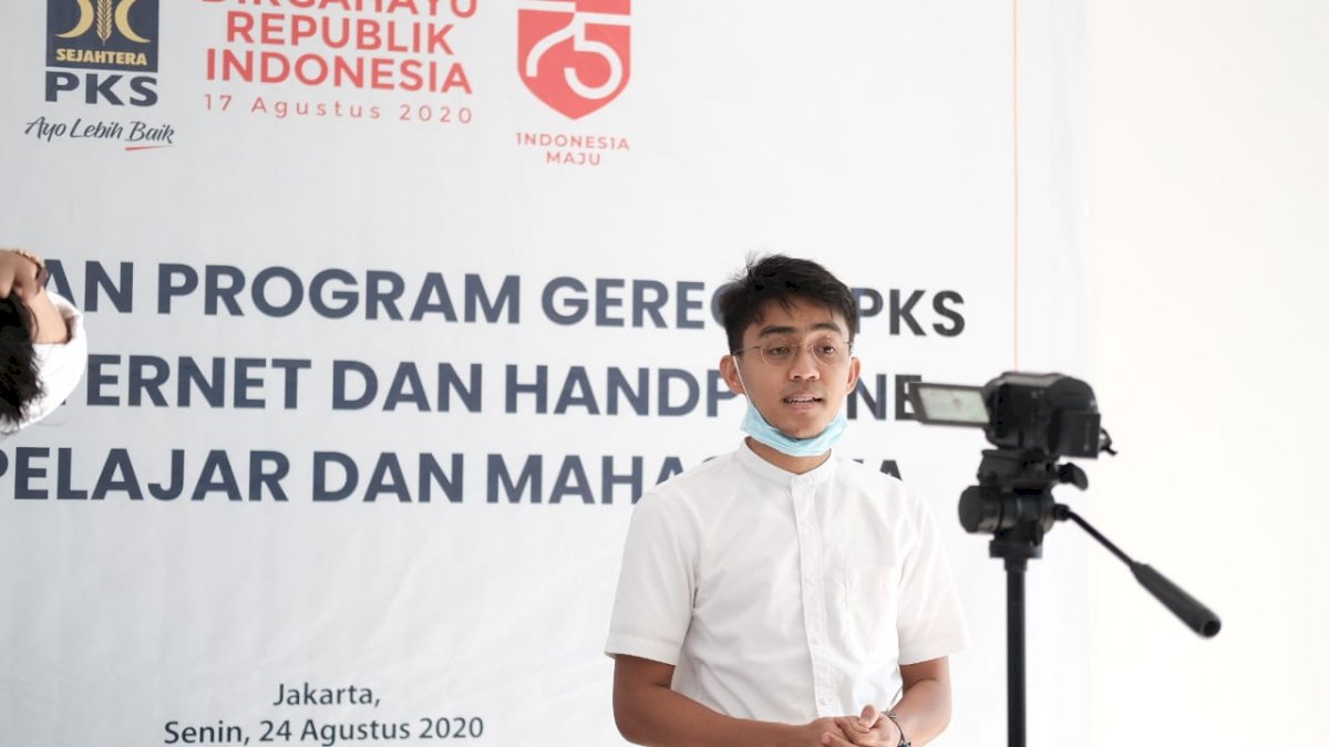 PKS Sulsel Bantu Pelajar Kuota Internet dan Wifi Gratis