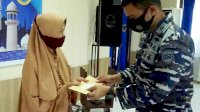 UPZ Lantamal VI Salurkan Zakat ke Anak Yatim dan Warakawuri