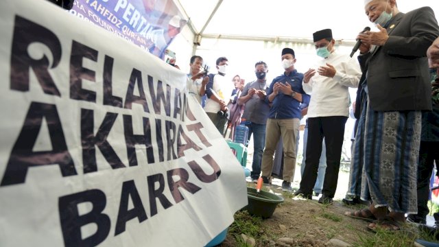 Peletakan batu pertama pembangunan Rumah Tahfidz Quran Relawan Akhirat Indonesia Foundation Barru. (Sulselsatu/Kink Kusuma Rein)
