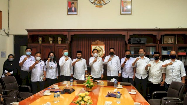 Pengurus IKA FH UMI silaturahmi dengan Pj Wali Kota Makassar Rudy Djamaluddin. (ist)