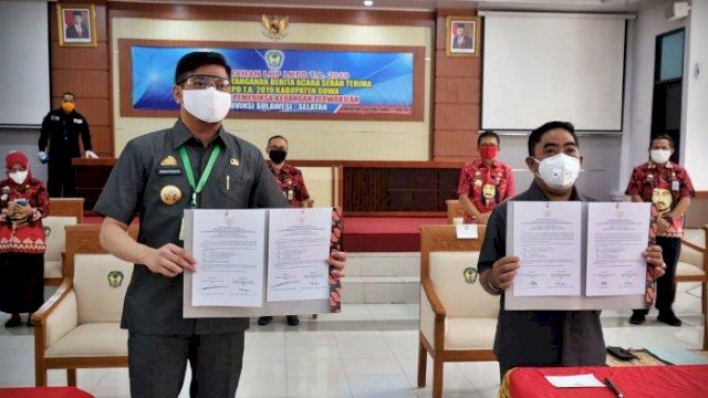 Bupati Gowa Adnan Purichta Icsah terima LHP LKPD 2019 di Kantor BPK RI Perwakilan Sulsel di Jl AP Pettarani Makassar. (ist)