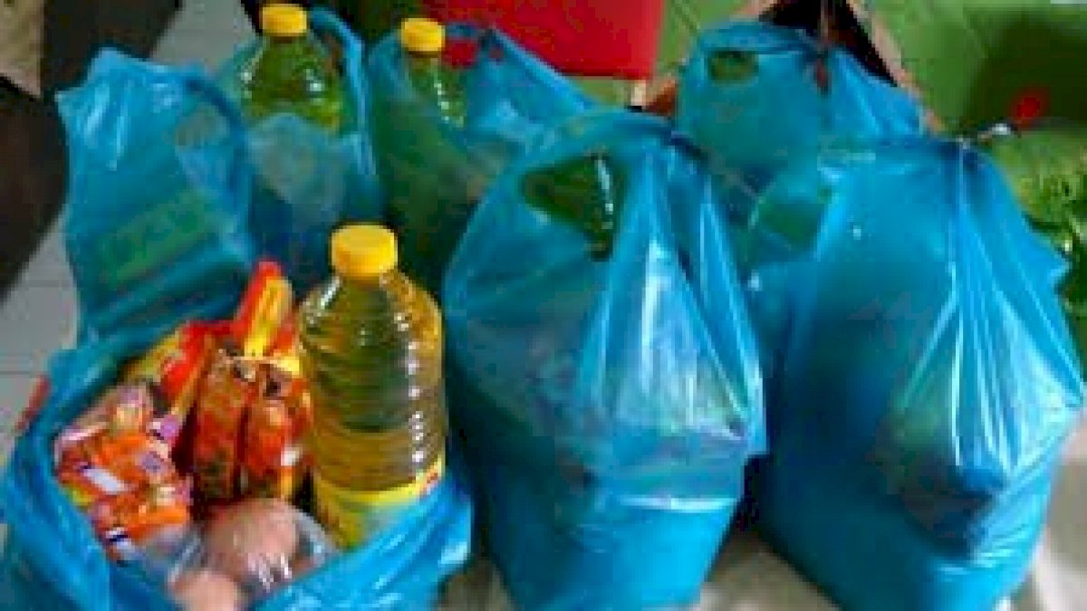 Tak Dapat Bansos, 353 Lansia di Gowa Terima Bantuan Sembako