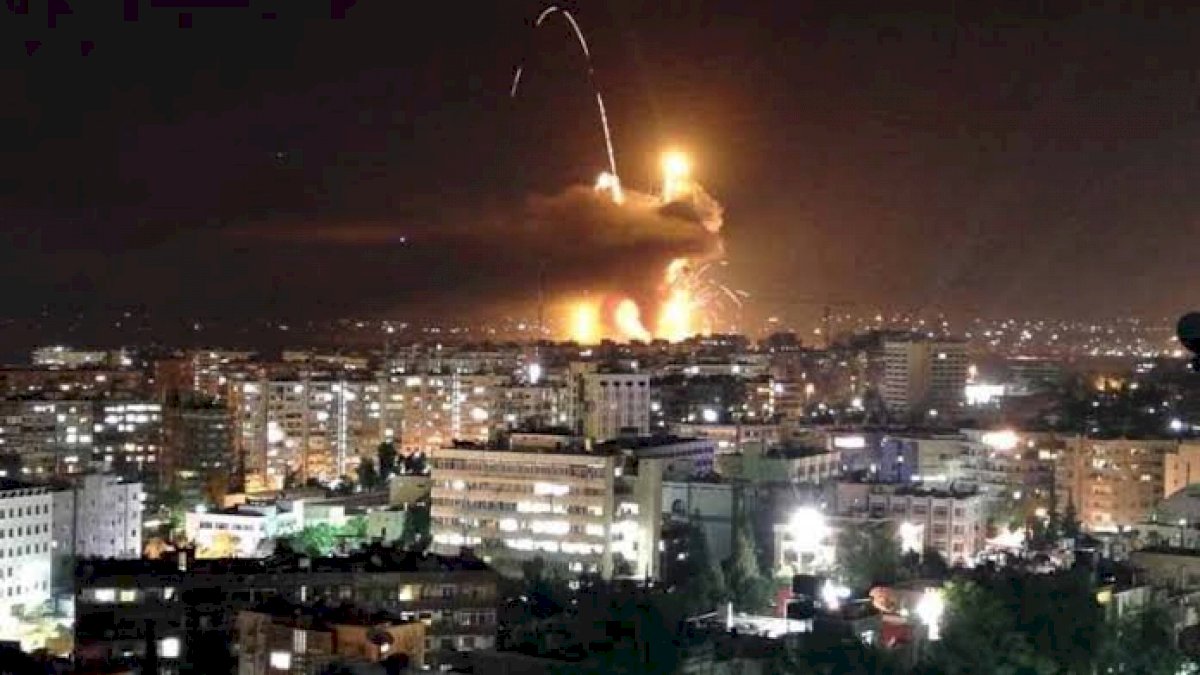 Israel ‘Hujani’ Rudal Pangkalan Militer Suriah