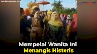 VIDEO: Mempelai Wanita Ini Menangis Histeris, Kaget Lihat Mantan Bawa Payung Pengantin