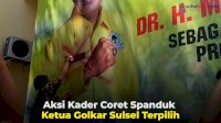 VIDEO: Aksi Kader Coret Spanduk Ketua Golkar Sulsel Terpilih