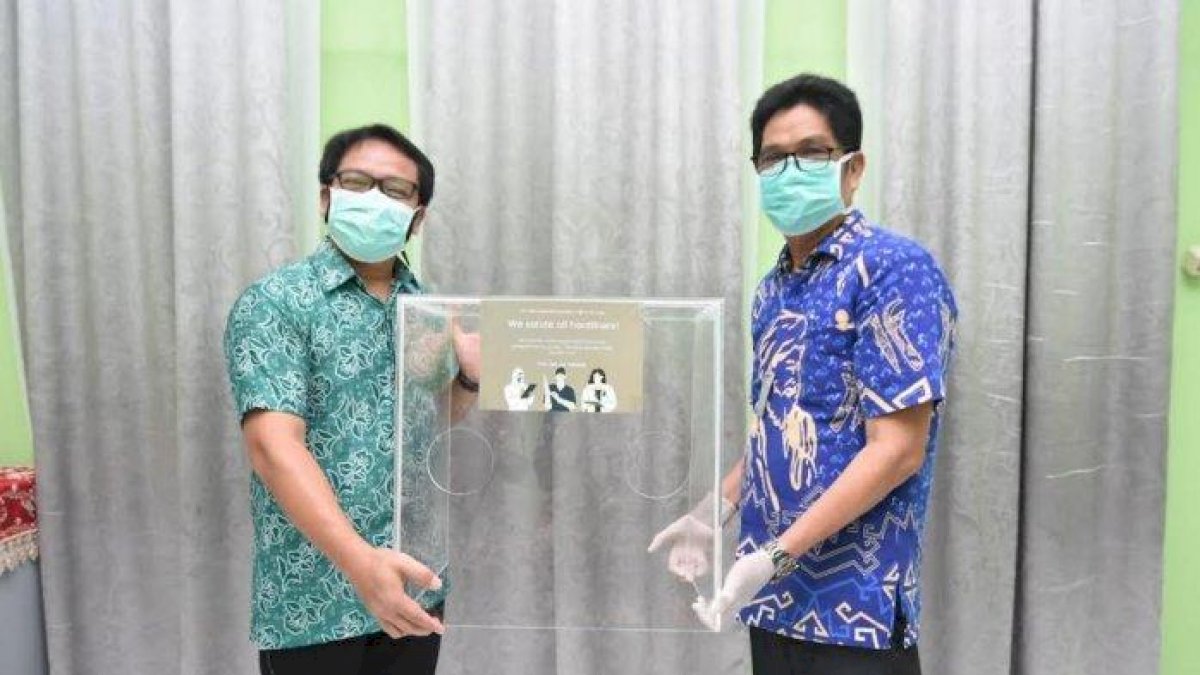 Tenaga Kesehatan Gowa Dapat Bantuan 31 Kotak Aerosol
