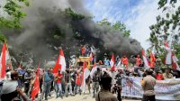 Demo Germak di Barru Ricuh, 1 Mobil Pecah dan Seorang Polisi Terluka