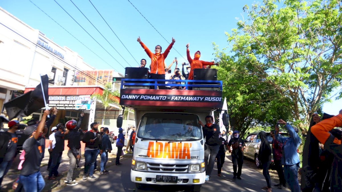 Mobil Parade Juara PSM, Kini Full Branding Danny-Fatma