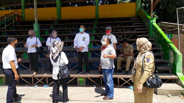 Tim JPN dan KONI Sulsel meninjau aset olahraga pemprov di Karebosi. (ist)