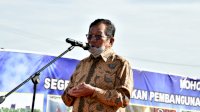Aksa Mahmud Cs Resmi Serahkan Sertifikat untuk Pelebaran Jalan Metro Tanjung Bunga