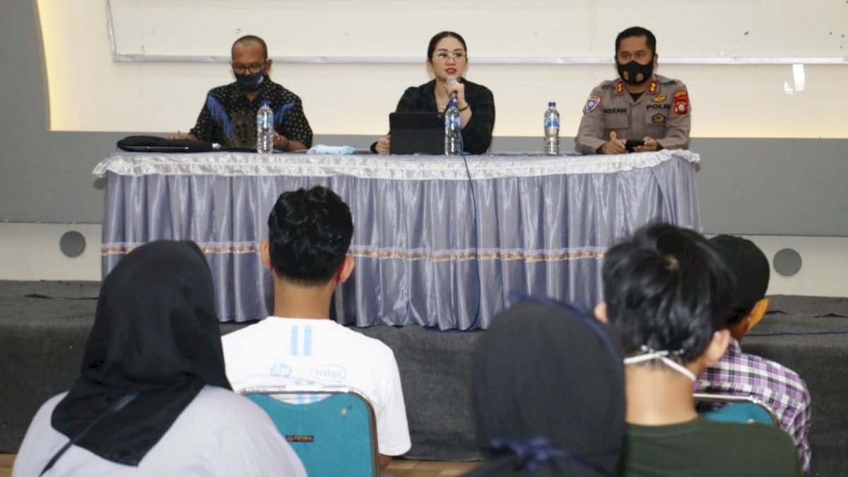 Debbie Rusdin Sosper Wajib Belajar Pendidikan Menengah di Kecamatan Tallo