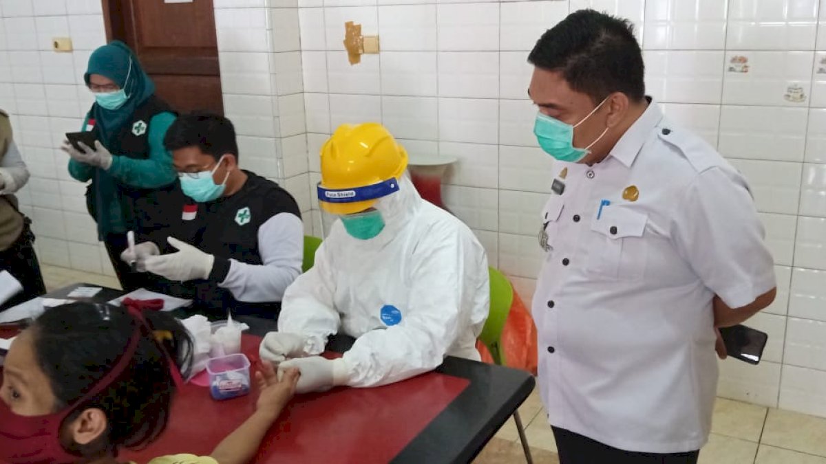 Pelaku Usaha di Parepare Non Reaktif Hasil Rapid Test