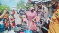 Polisi di Jeneponto Salurkan Air Bersih ke Kampung Terdampak Kekeringan