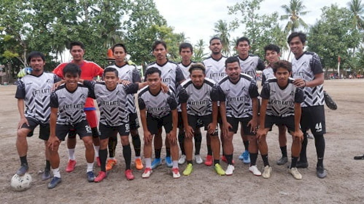 Pemain PSM Makassar Unjuk Kebolehan di Pulau Gondong Bali Pangkep