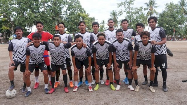 Pemain PSM saat mengenakan jersey Katti-Katti FC. (Sulselsatu/Indra Sadli Pratama)