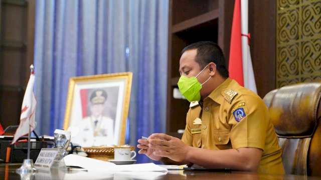 Wagub Sulsel Sudirman Sulaiman jadi narasumber dalam simposium virtual yang digelar Unhas. (ist)