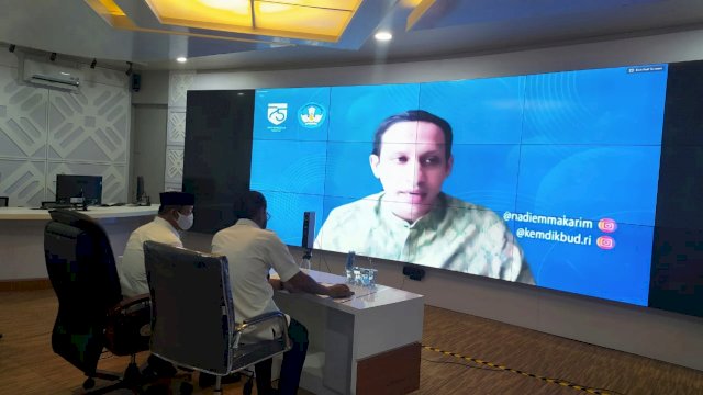 Wabup Gowa Abd Rauf Malaganni bersama Kadisdik Salam, ikuti arahan Mendikbud Nadiem Makarim. (ist)