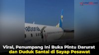 VIDEO: Viral, Penumpang Ini Buka Pintu Darurat dan Duduk Santai di Sayap Pesawat