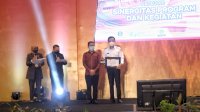 Pemkot Makassar Raih Dua Penghargaan Pada Rakor DPMPTSP se-Sulsel