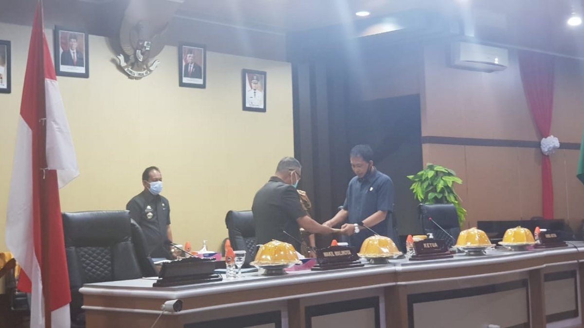 Pangerang Rahim Hadiri Penyampaian Pandangan Fraksi 3 Ranperda