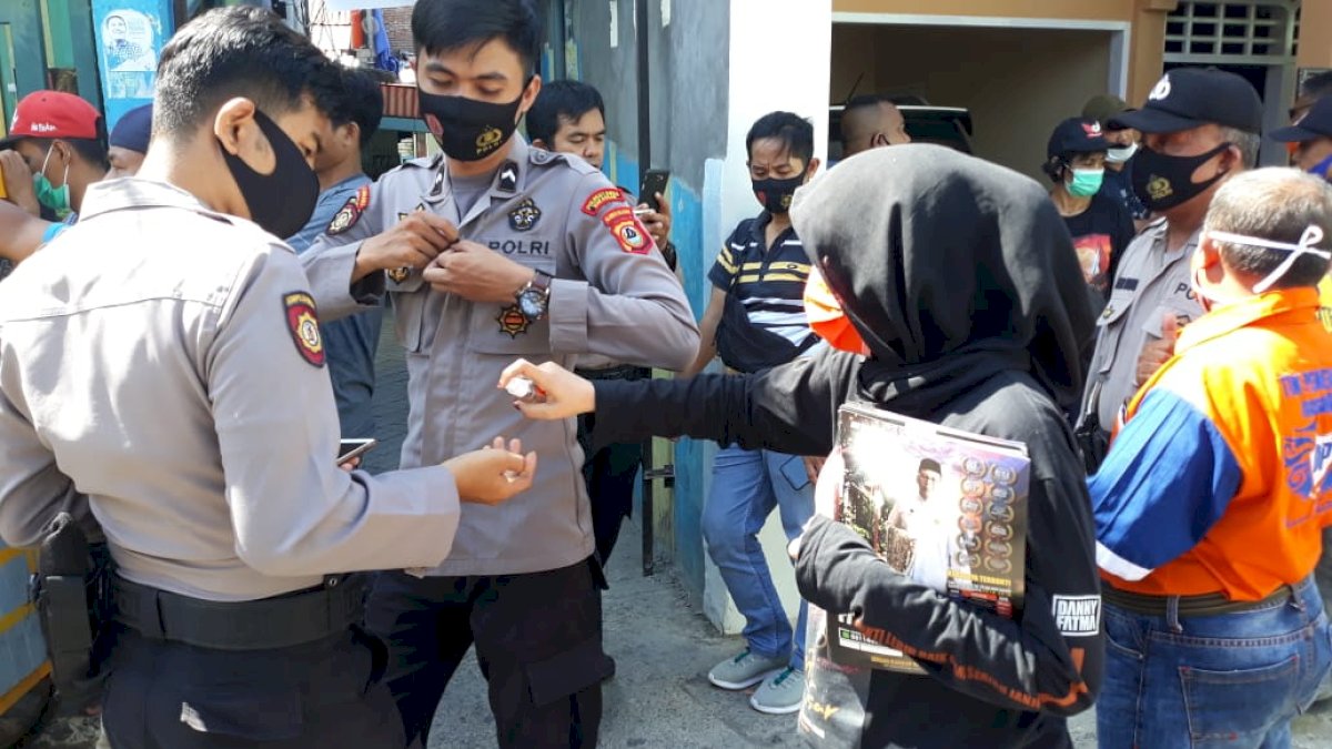 Ada Penyemprotan Disinfektan dan Bagi Masker di Kampanye Politik Danny Pomanto