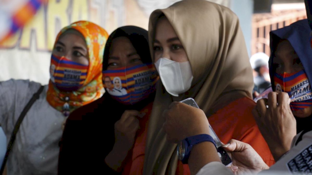 Kebiasaan Fatma Setop Kegiatan Sejenak saat Azan Berkumandang