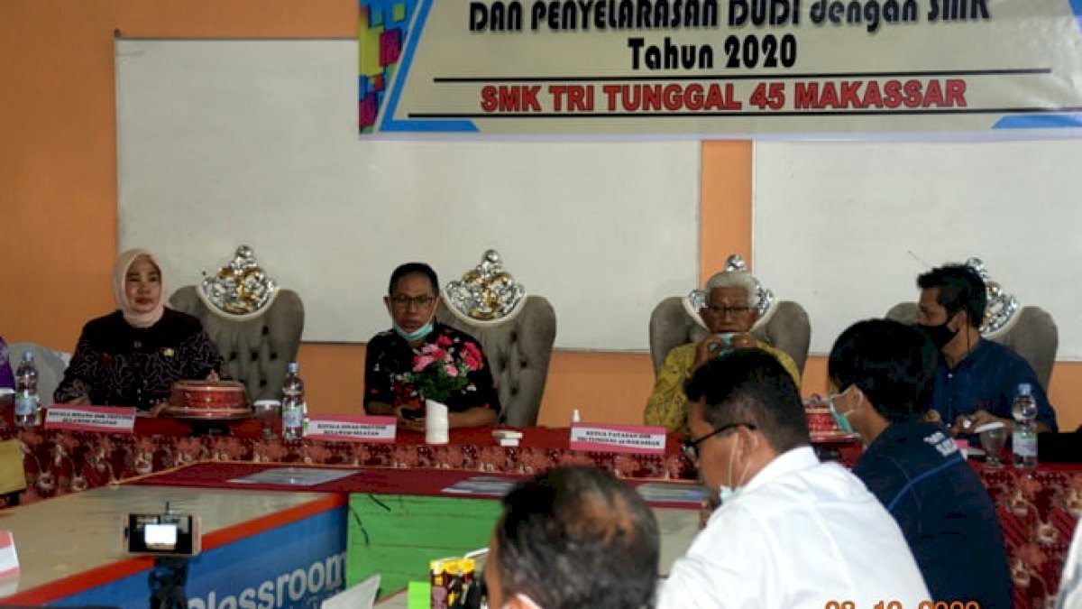 Kadisdik Sulsel Jadi Saksi Perkawinan Massal di SMK Tri Tunggal 45 Makassar