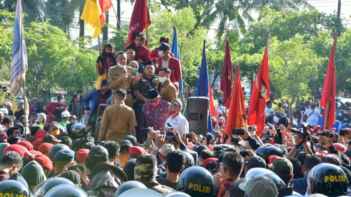 Gubernur Sulsel Orasi Diatas Mimbar Massa Penolak UU Omnibus Law
