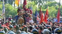 Gubernur Sulsel Orasi Diatas Mimbar Massa Penolak UU Omnibus Law