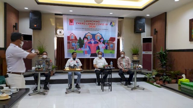 Wakil Menteri Desa, Pembangunan Daerah Tertinggal dan Transmigrasi RI, Budi Arief Setiadi melaunching gerakan lawan Covid-19 di Sulsel bersama organisasi kemasyarakatan pendukung Presiden Joko Widodo atau Projo Sulsel, Kamis (15/10/2020). Asrul/sulselsatu.com