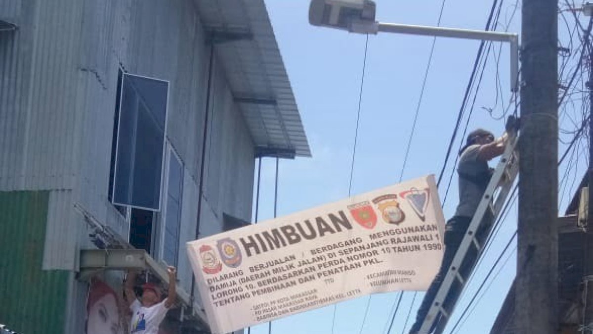 PD Pasar Pasang Spanduk Larangan Berjualan di Jalan Rajawali