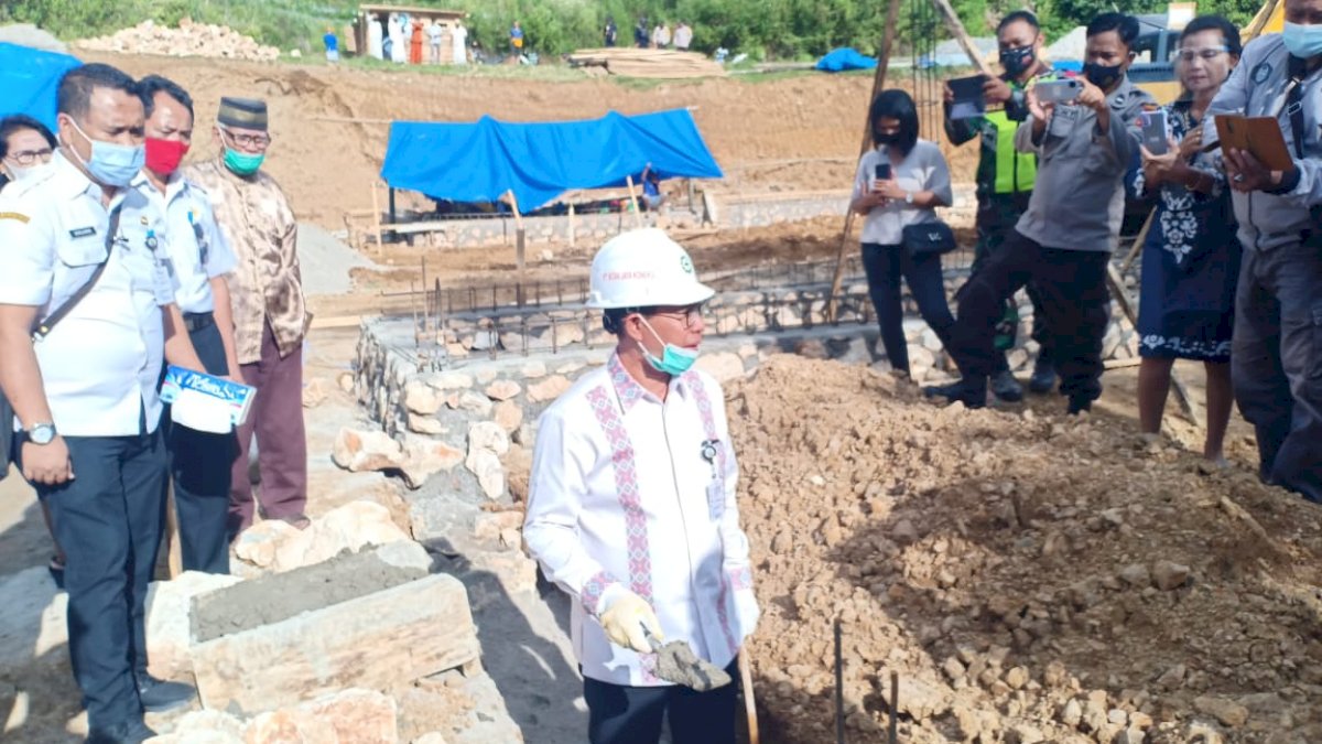 Kadisdik Sulsel Lakukan Peletakan Batu Pertama SMAN 10 Toraja Utara