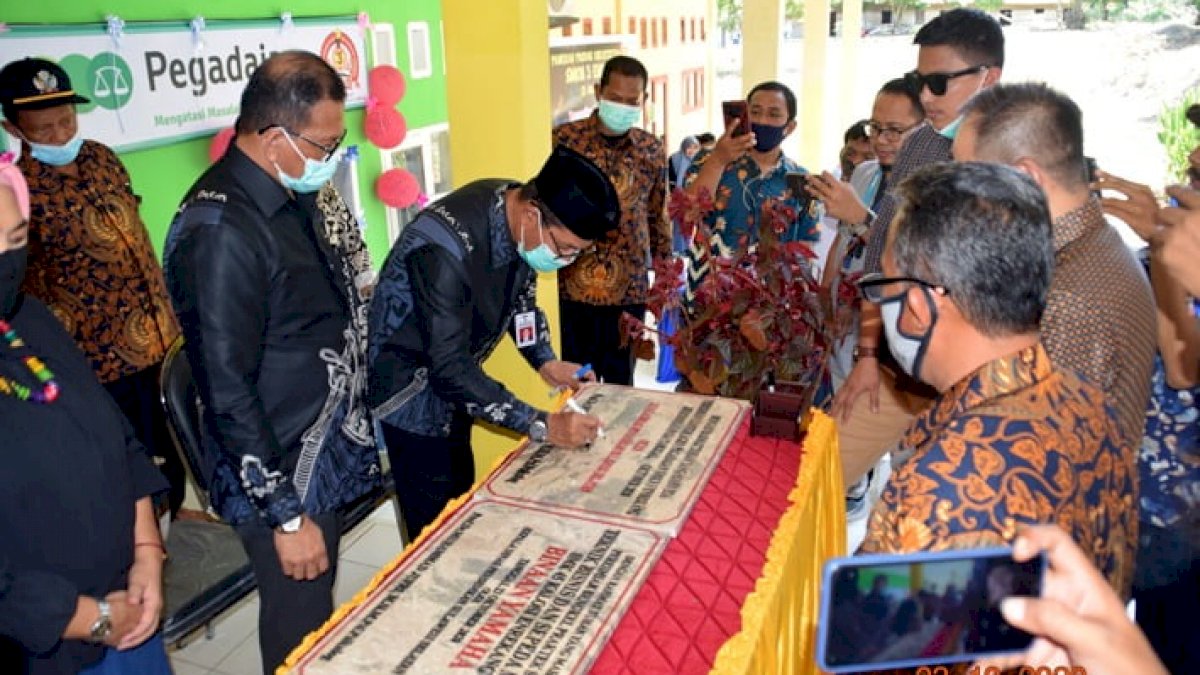 Prof Jufri Launching Darosa Pelajar di Enrekang