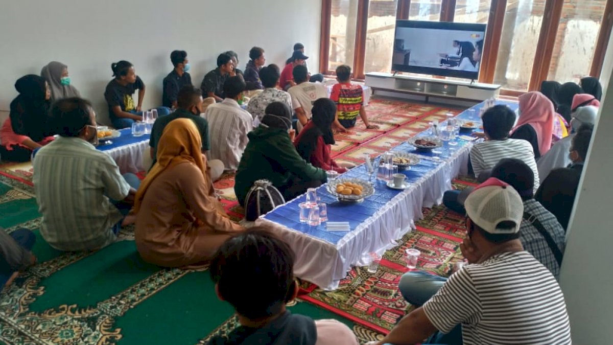 Sarat Makna dan Pesan Moral, Relawan Anir-Lutfi Nobar Film Bunda