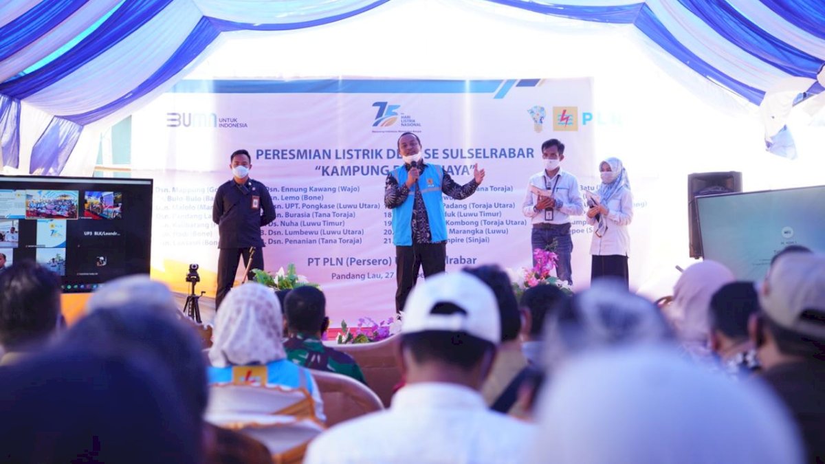 Wagub Sulsel Bersama PLN Resmikan Listrik Desa di Kepulauan Padang Lau