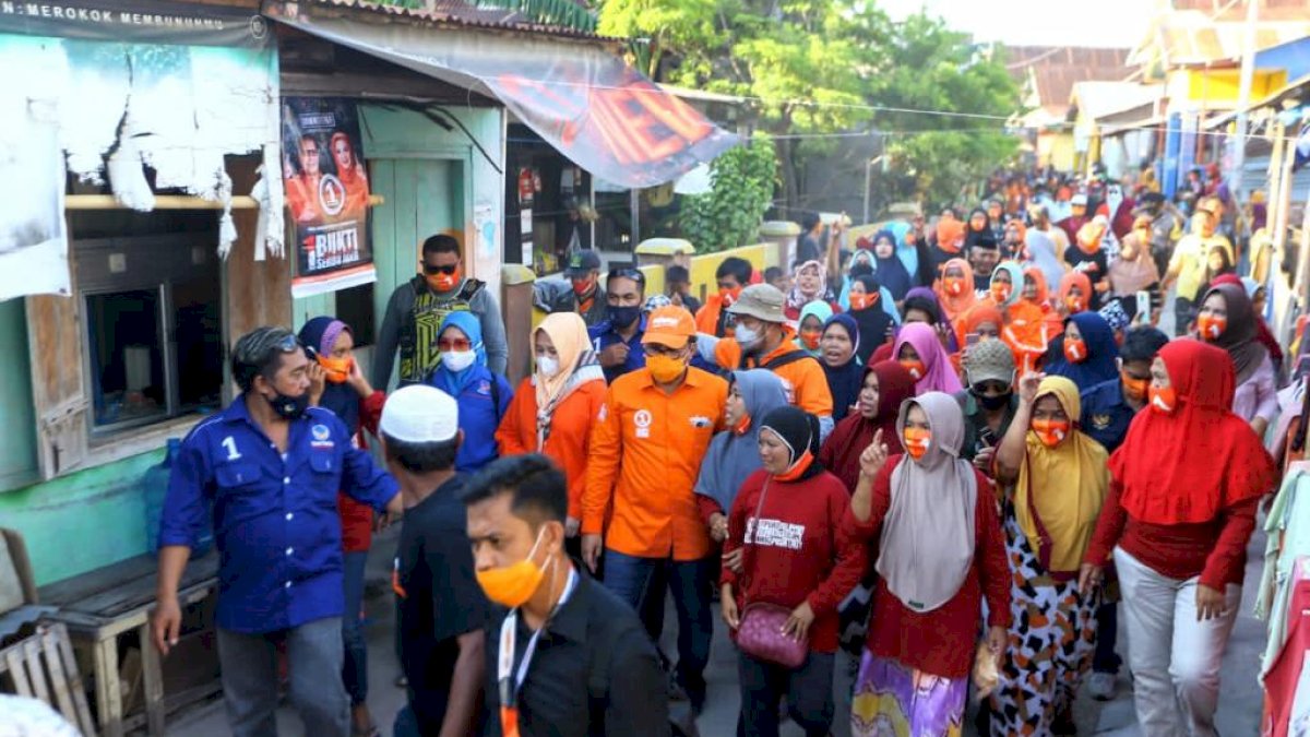 Tampil Bersama, Danny-Fatma Diarak Keliling Pulau