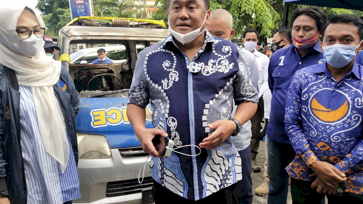 Rachmad Gobel Tinjau Ambulans NasDem Makassar yang Dibakar, Bakal Diganti 20 Unit